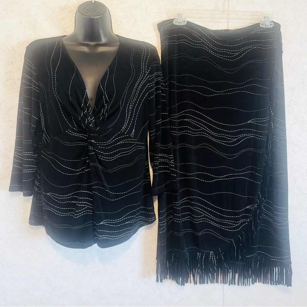 Mirasol Two Piece Skirt & Top Black with White Lines Stretch Large (Runs Small)
